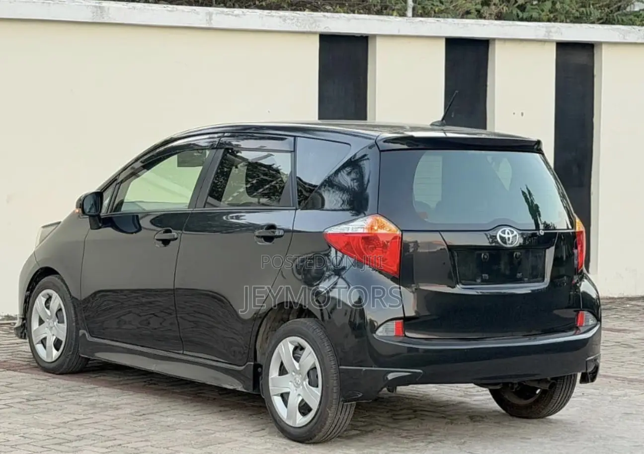Toyota Ractis 2012 Black
