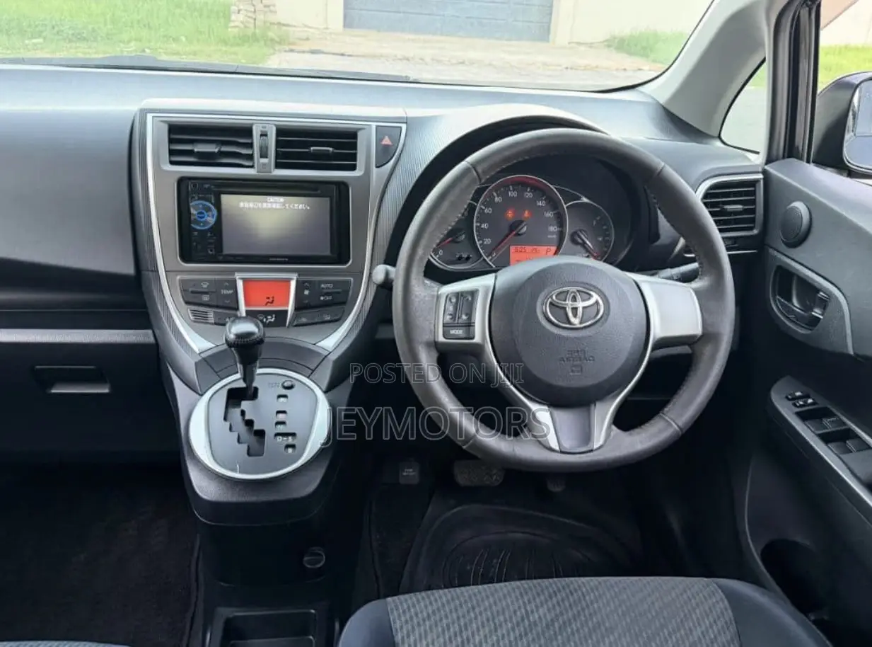 Toyota Ractis 2012 Black