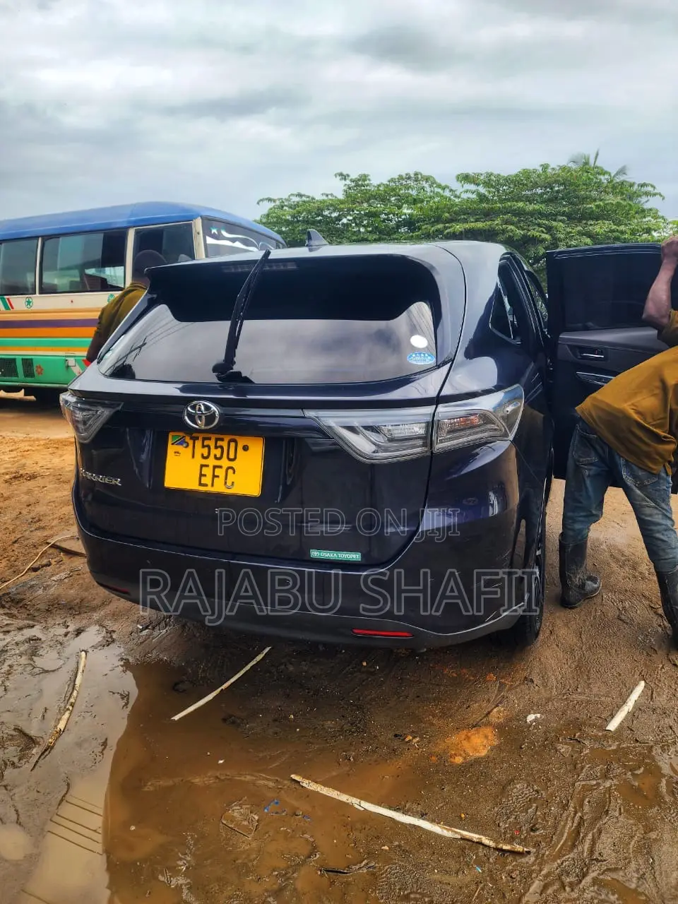 Toyota Harrier 2.0 2014 Black