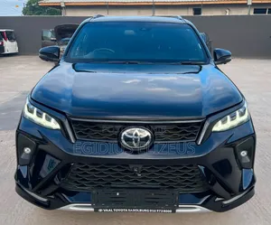 Toyota Fortuner 2023 Gray