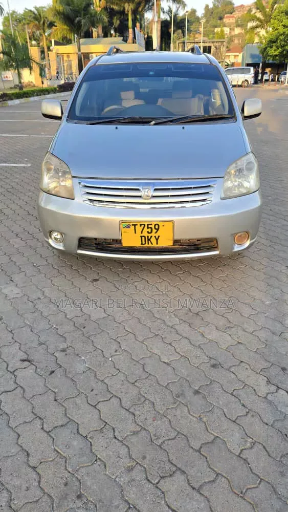 Toyota Raum 2004 Silver