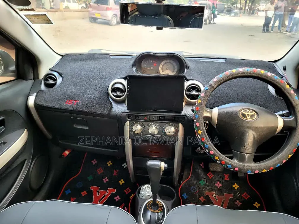 Toyota IST 2004 Silver
