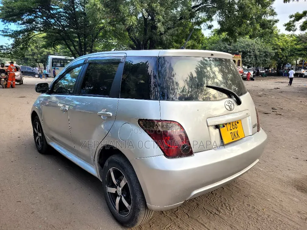 Toyota IST 2004 Silver