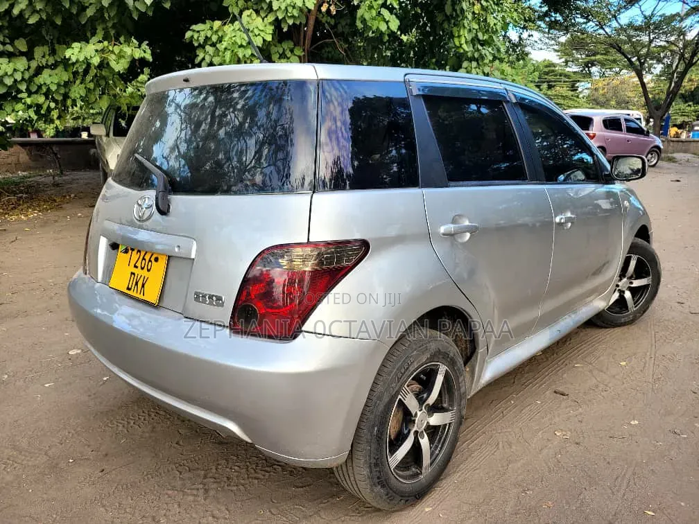Toyota IST 2004 Silver