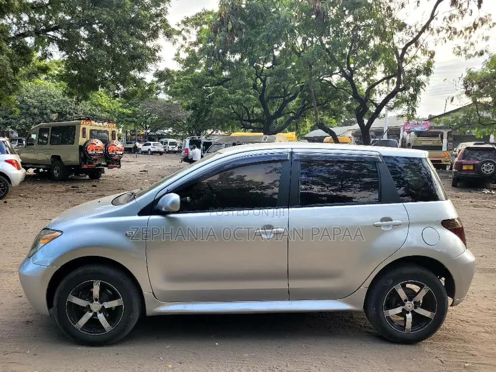 Toyota IST 2004 Silver