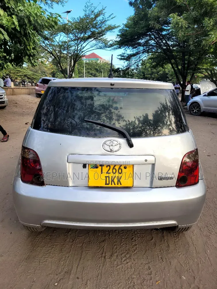 Toyota IST 2004 Silver