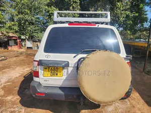 Toyota Land Cruiser 2006 White