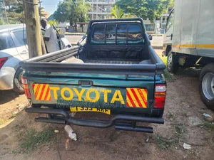 Toyota Hilux 1999 Green