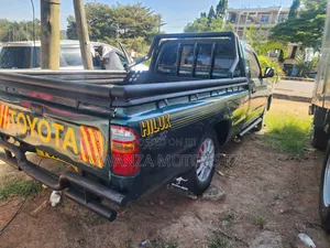 Toyota Hilux 1999 Green