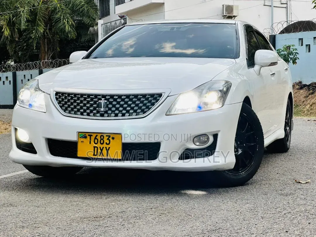 Toyota Crown 2008 White