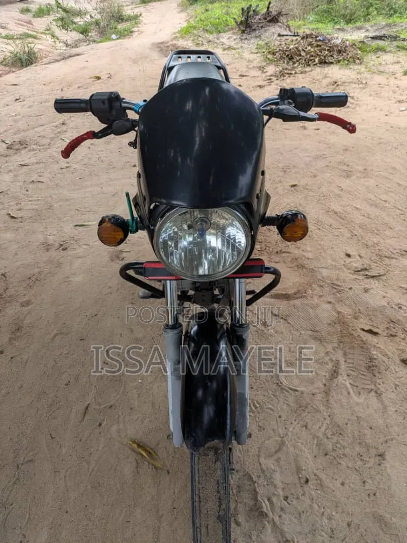 Bajaj Boxer 125 2025 Black