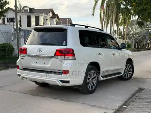 Toyota Land Cruiser 2017 Pearl