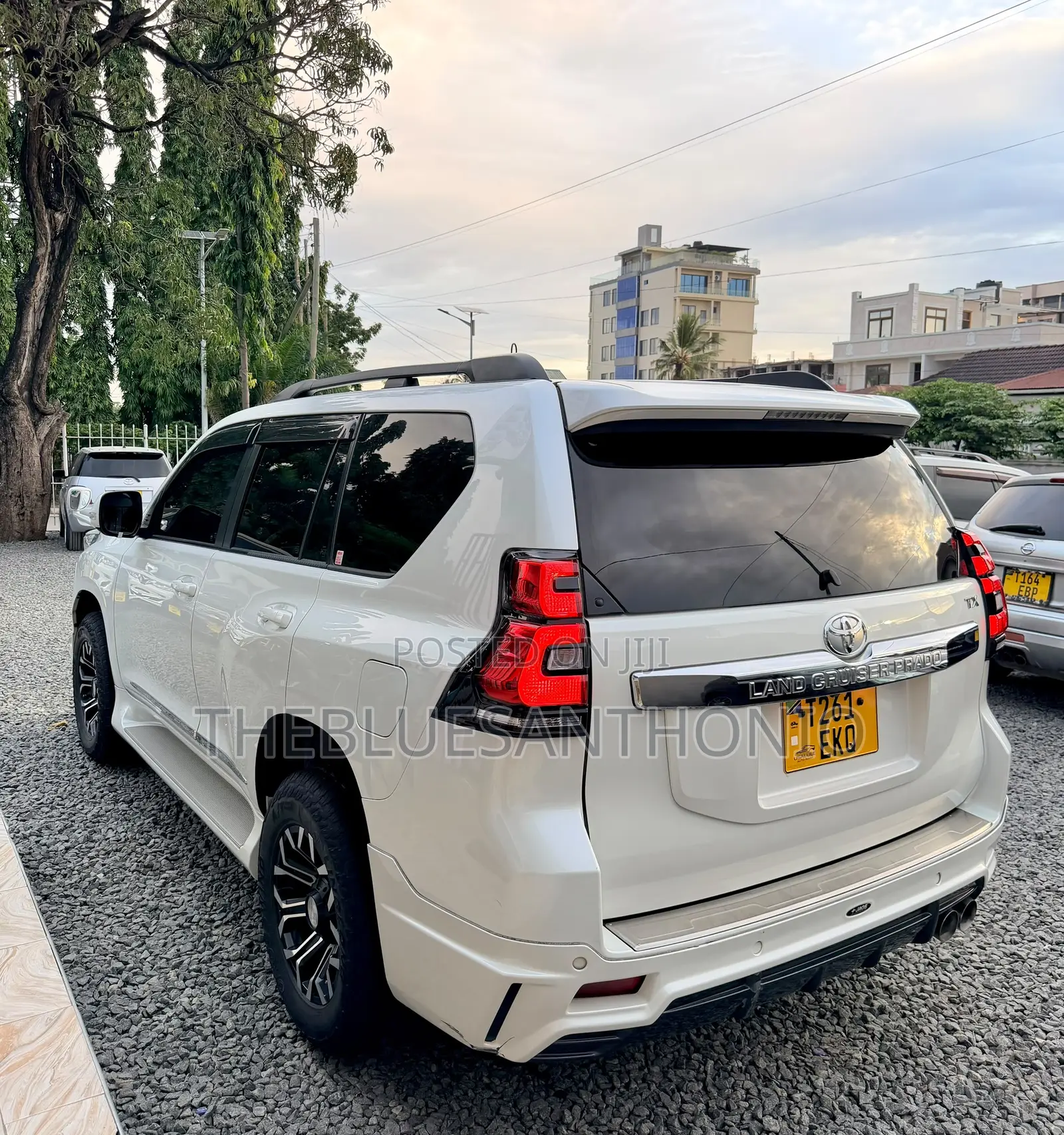 Toyota Land Cruiser Prado 2017 White