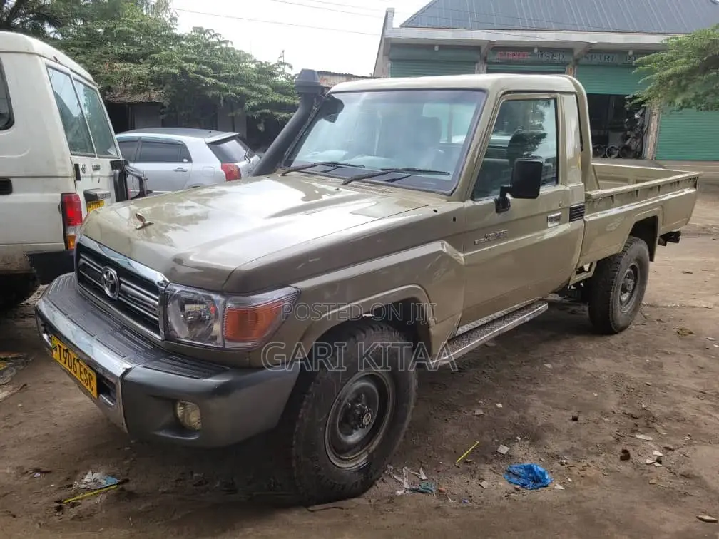 Toyota Land Cruiser 2020 Gold