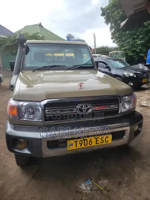 Toyota Land Cruiser 2020 Gold