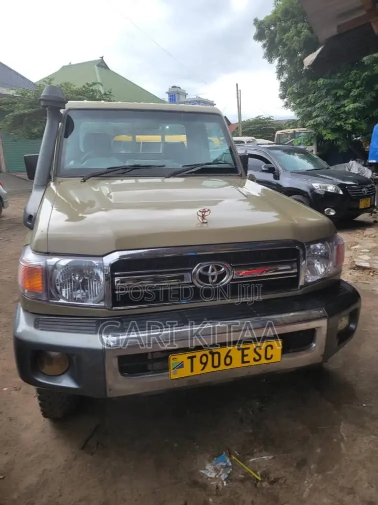 Toyota Land Cruiser 2020 Gold