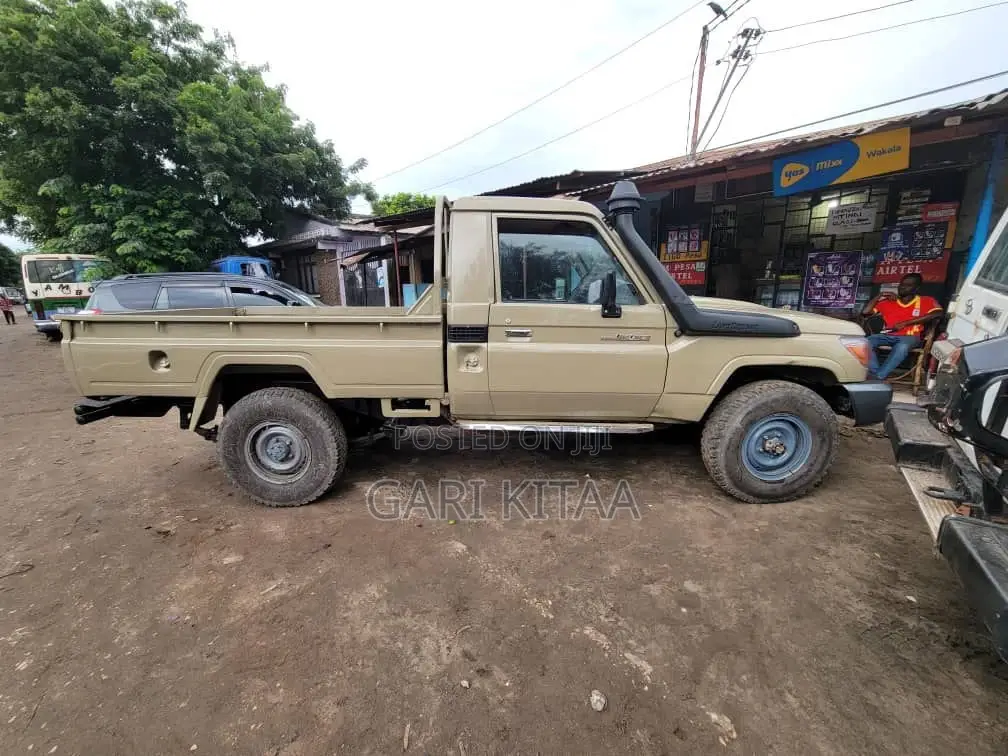Toyota Land Cruiser 2020 Gold