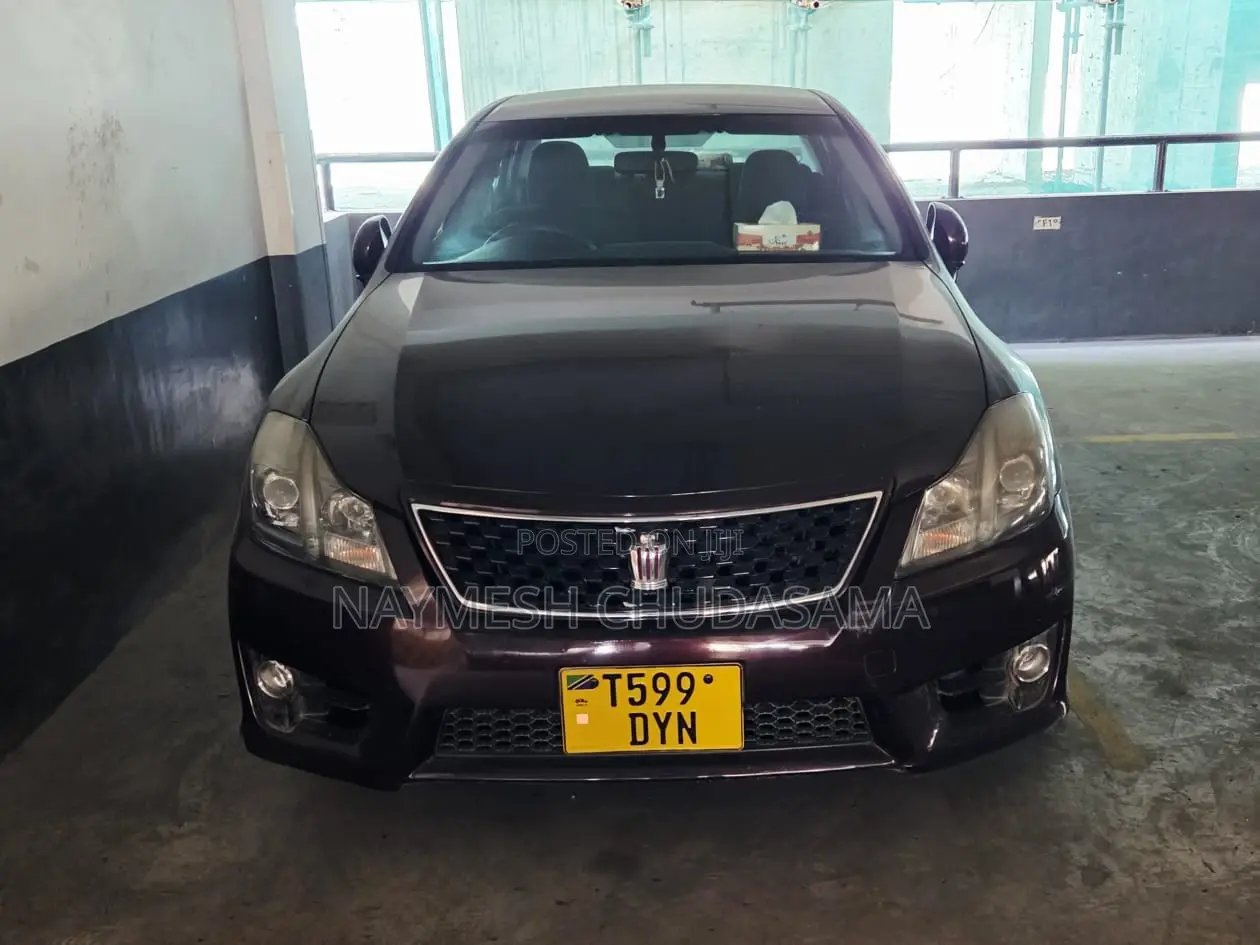 Toyota Crown 2009 Maroon
