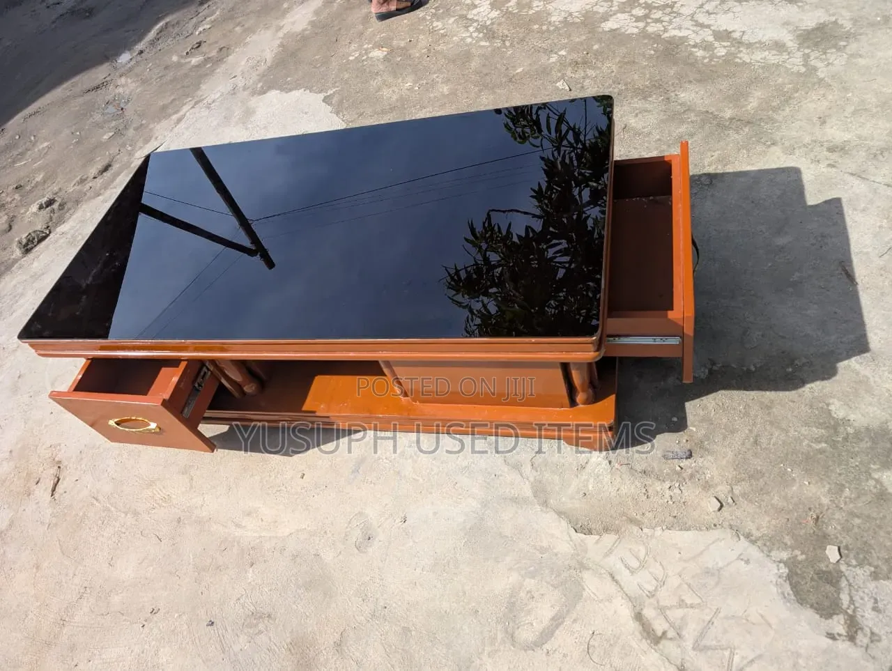 Coffee Table With Mirror Above