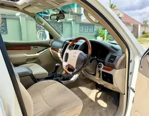 Toyota Land Cruiser Prado 2005 White