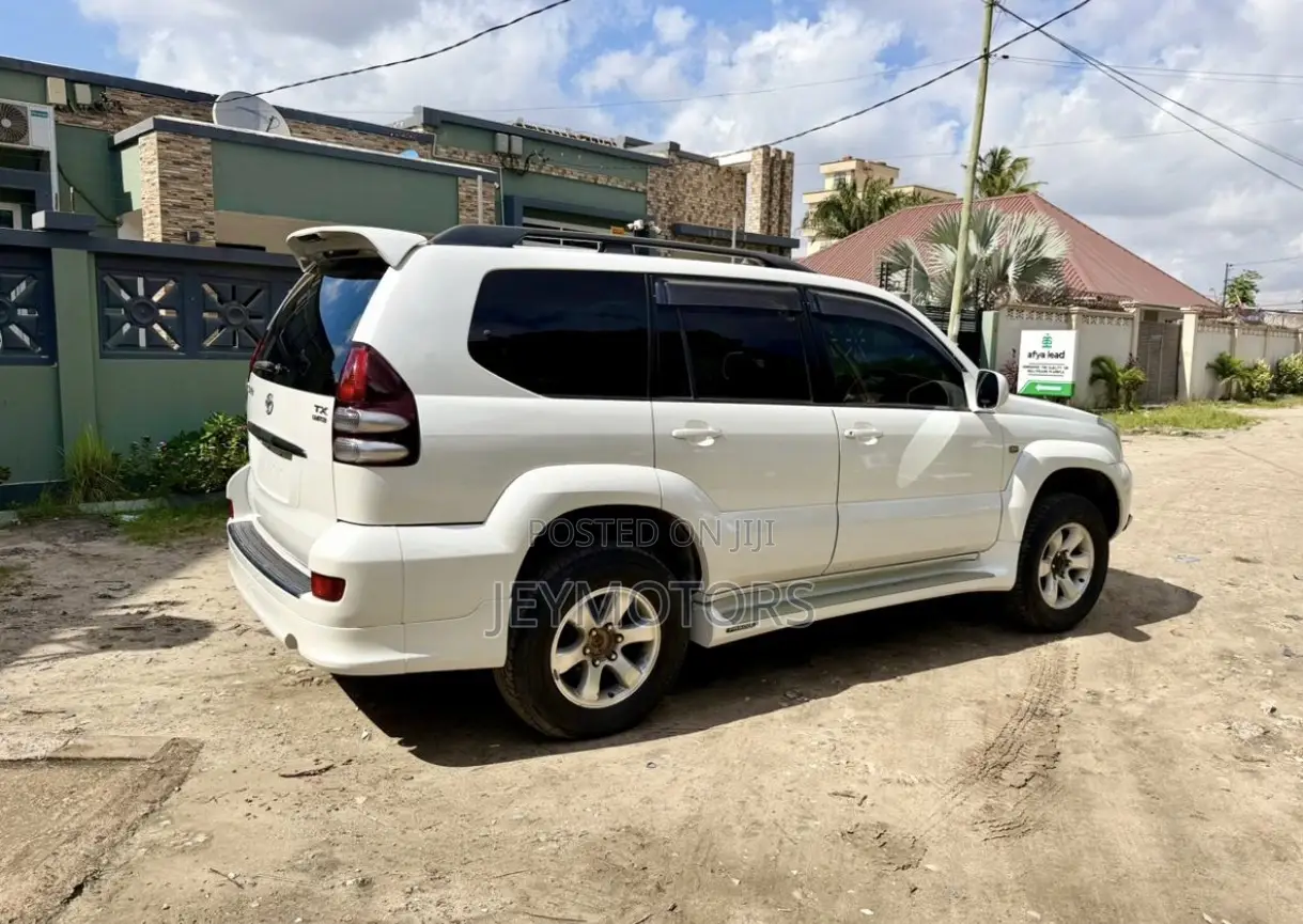 Toyota Land Cruiser Prado 2005 White