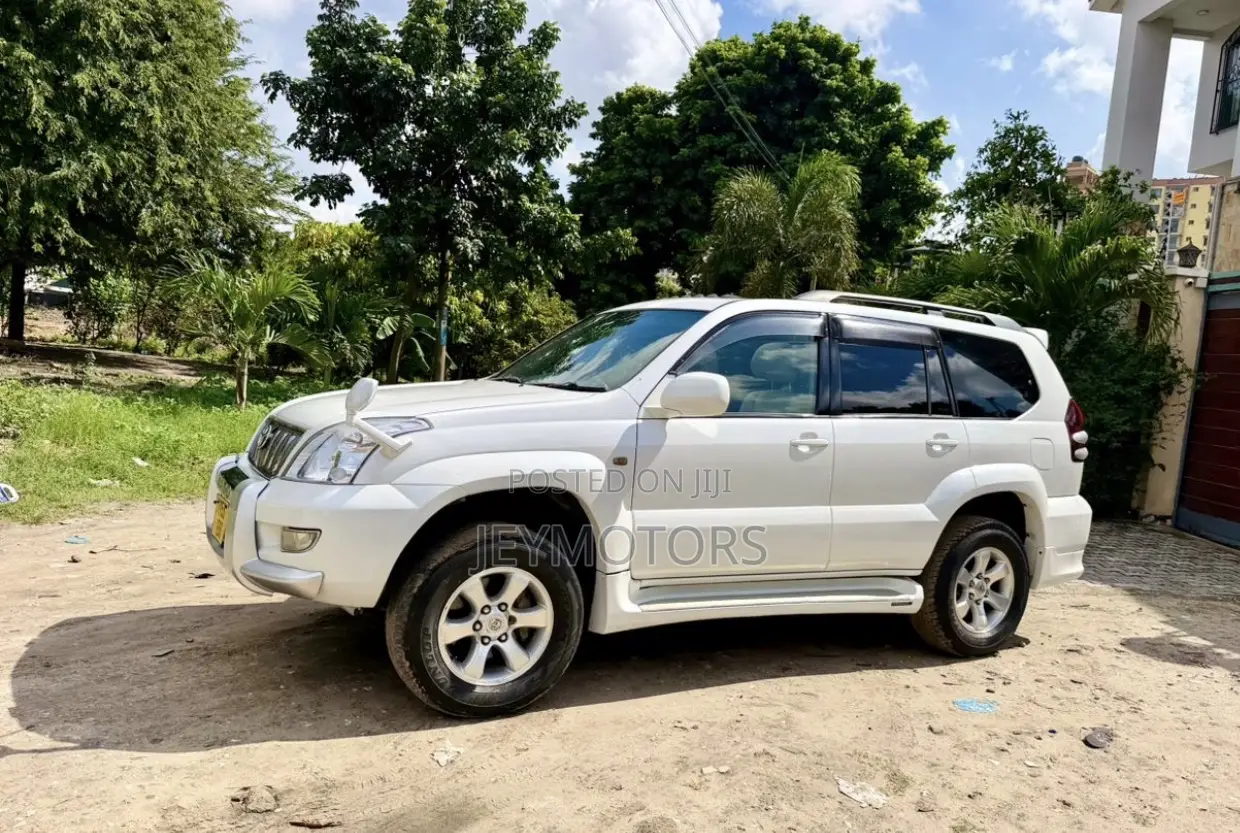 Toyota Land Cruiser Prado 2005 White