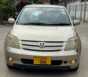 Toyota IST 2003 Gold
