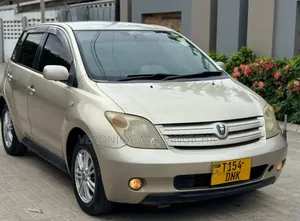 Toyota IST 2003 Gold