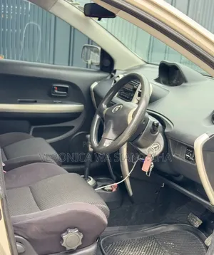 Toyota IST 2003 Gold