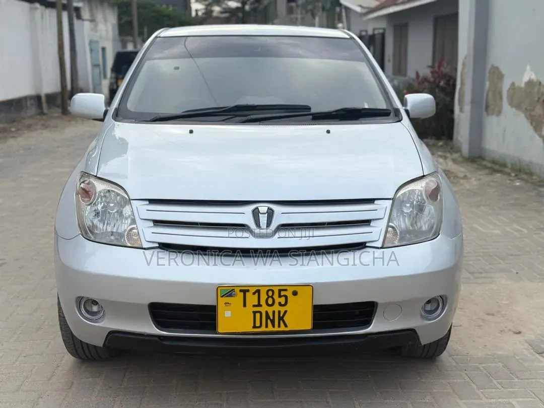 Toyota IST 2005