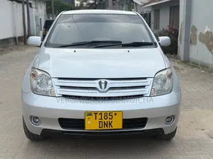 Toyota IST 2005