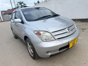 Toyota IST 2005