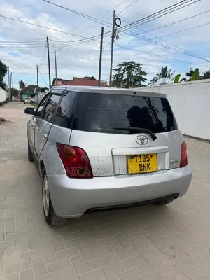 Toyota IST 2005