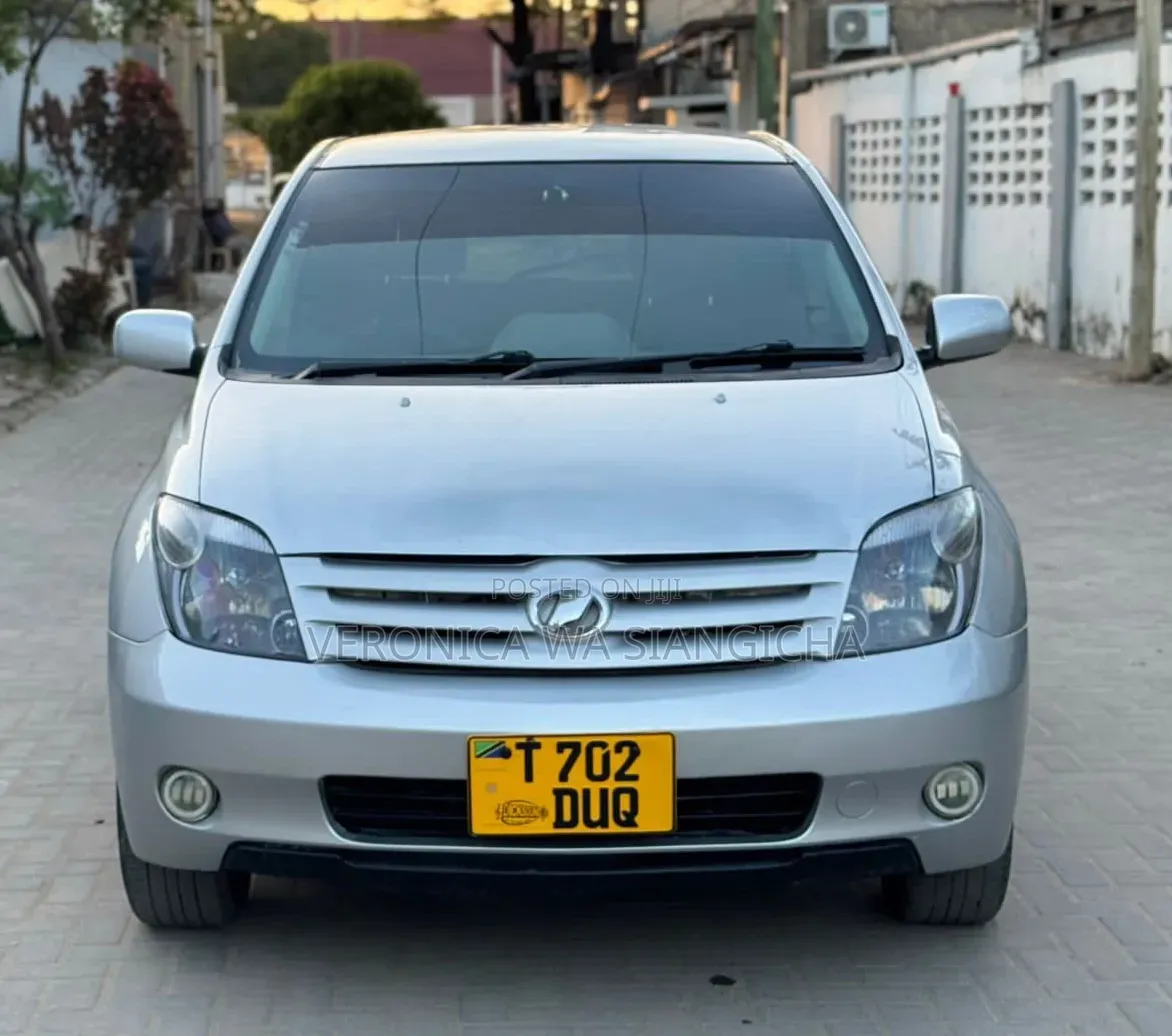 Toyota IST 2006
