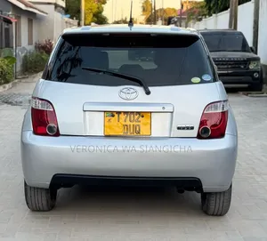 Toyota IST 2006