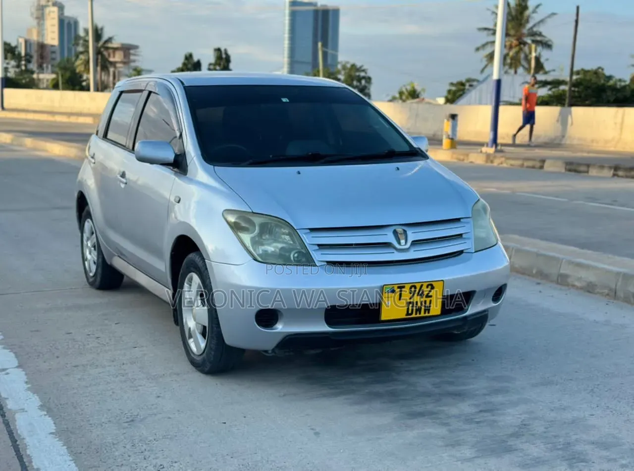 Toyota IST 2003 Silver