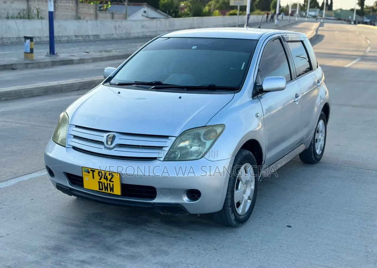 Toyota IST 2003 Silver