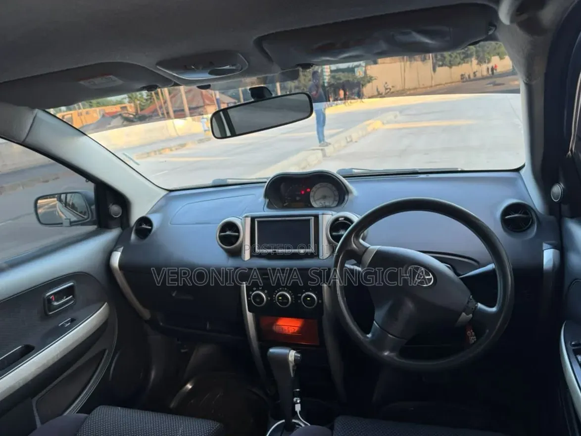 Toyota IST 2003 Silver