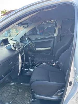 Toyota IST 2003 Silver
