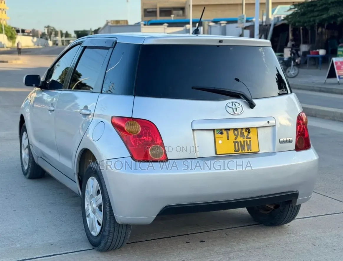 Toyota IST 2003 Silver
