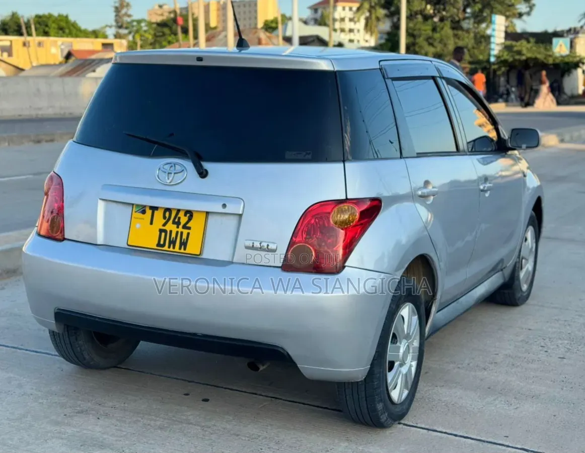 Toyota IST 2003 Silver