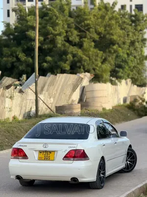 Toyota Crown Royale 2005 White