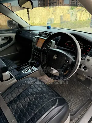 Toyota Crown Royale 2005 White