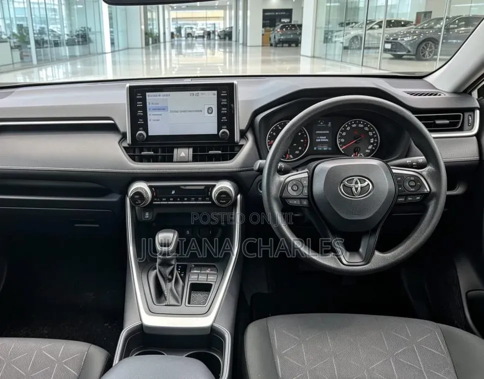 Toyota RAV4 2021 White