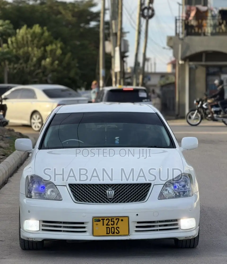 Toyota Crown 2006 White