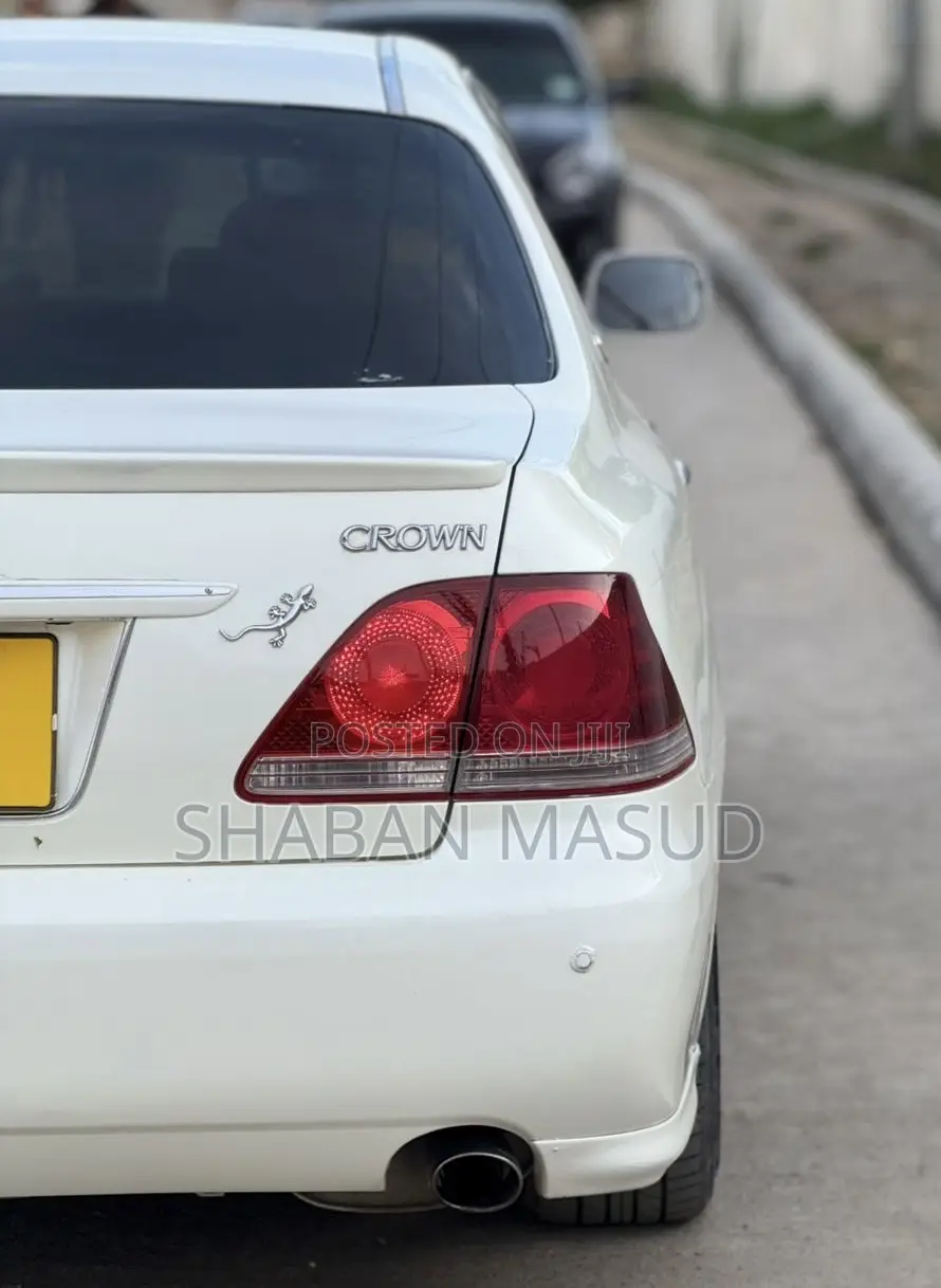 Toyota Crown 2006 White