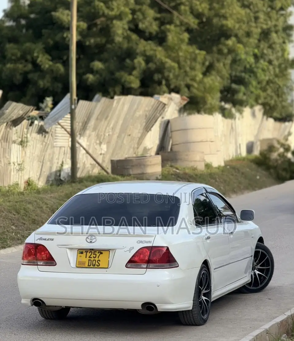 Toyota Crown 2006 White