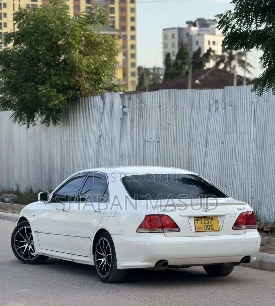 Toyota Crown 2006 White