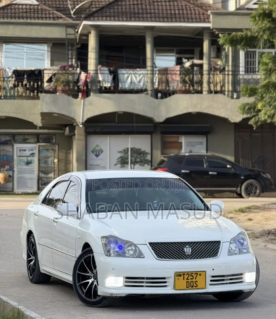 Toyota Crown 2006 White