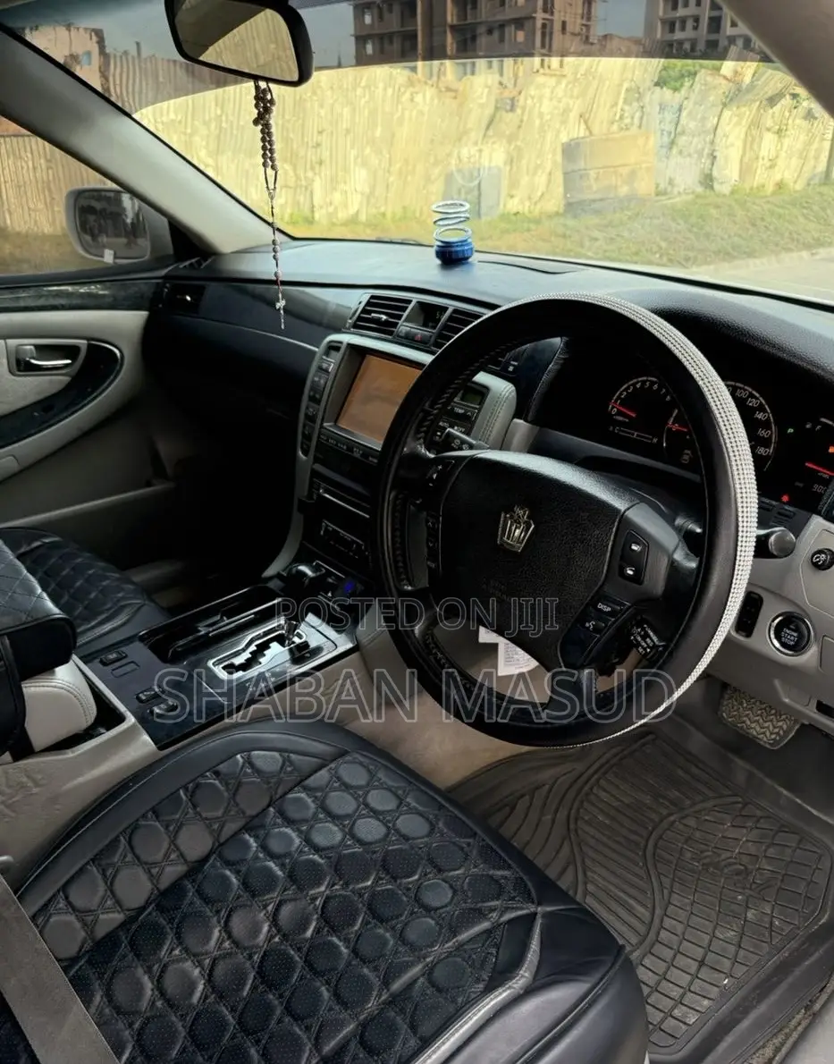 Toyota Crown 2006 White
